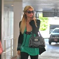 Paris Hilton picks up her car & driving away from a medical centre - Photos | Picture 96722